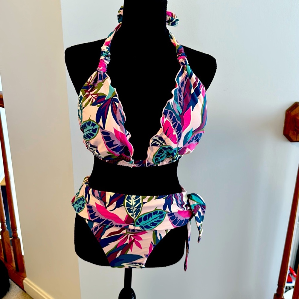 Large cup bikini from Birdsong (Bare Necessities). 38DDD top and Large bottom